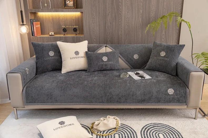 Capa de Sofá Luxuosa em Chenille Bordado, Moderna, Antiderrapante e Versátil.