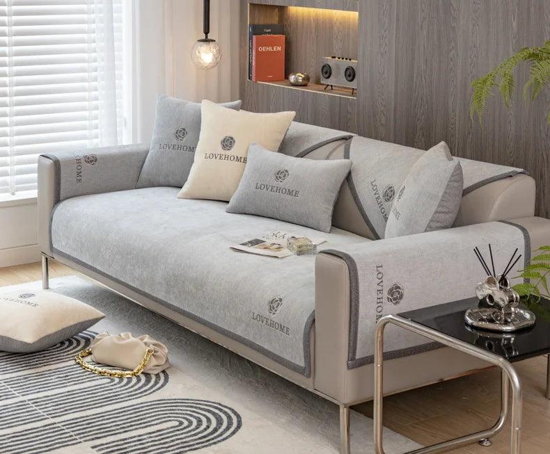 Capa de Sofá Luxuosa em Chenille Bordado, Moderna, Antiderrapante e Versátil.