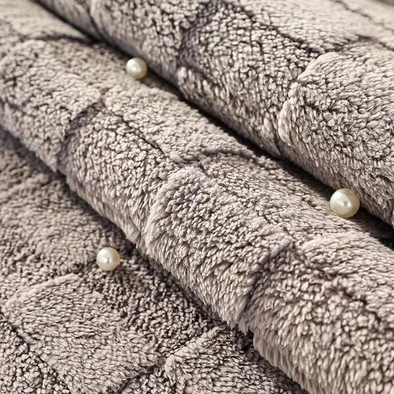 Capas de Veludo Luxuosas e Antiderrapantes. Conforto e Elegância para sua Sala de Estar!