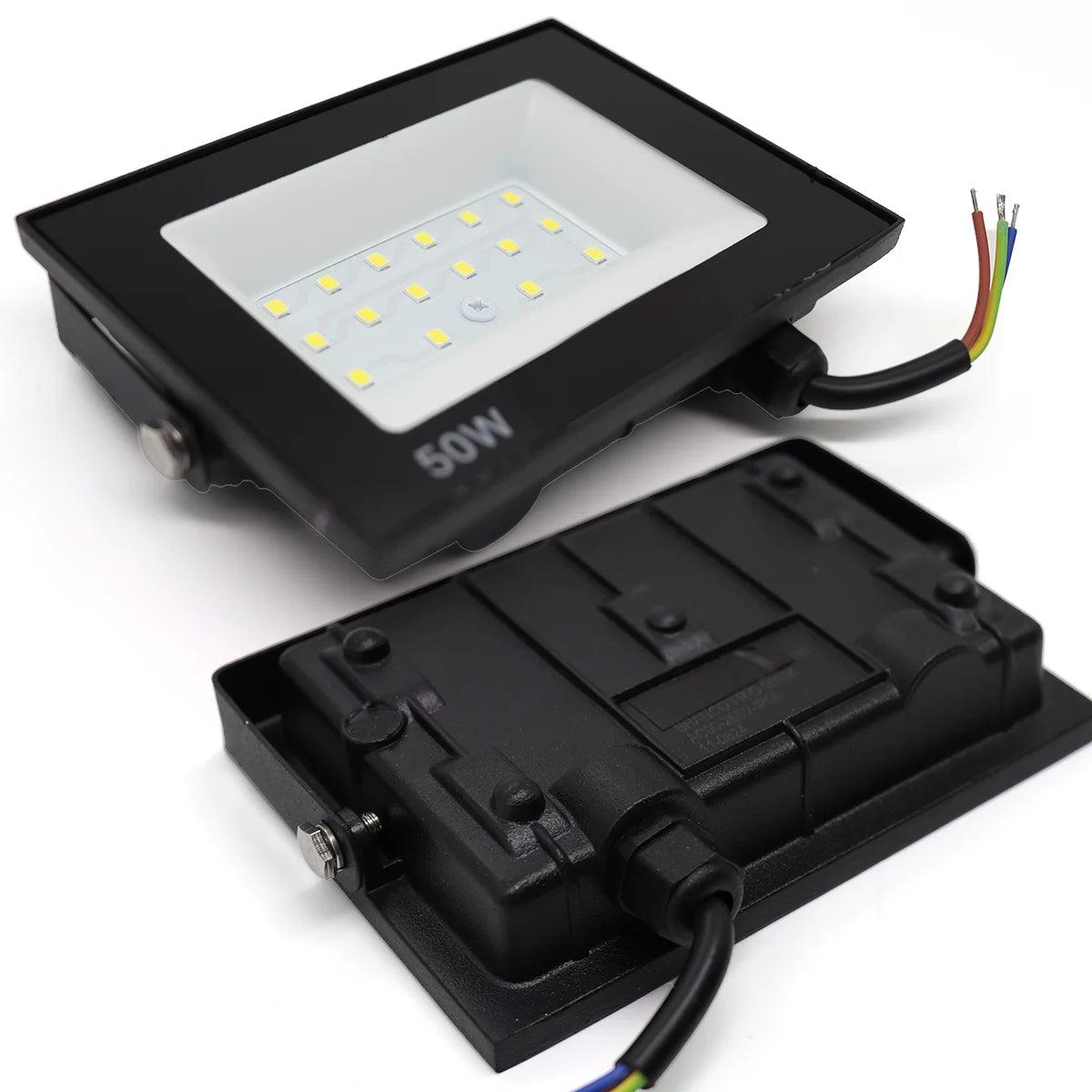 Kit 2 Refletores LED 50W Bivolt – Iluminação Eficiente para Ambientes Externos