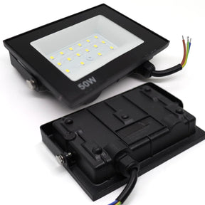 Kit 2 Refletores LED 50W Bivolt – Iluminação Eficiente para Ambientes Externos