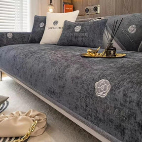 Capa de Sofá Luxuosa em Chenille Bordado, Moderna, Antiderrapante e Versátil.