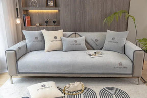 Capa de Sofá Luxuosa em Chenille Bordado, Moderna, Antiderrapante e Versátil.