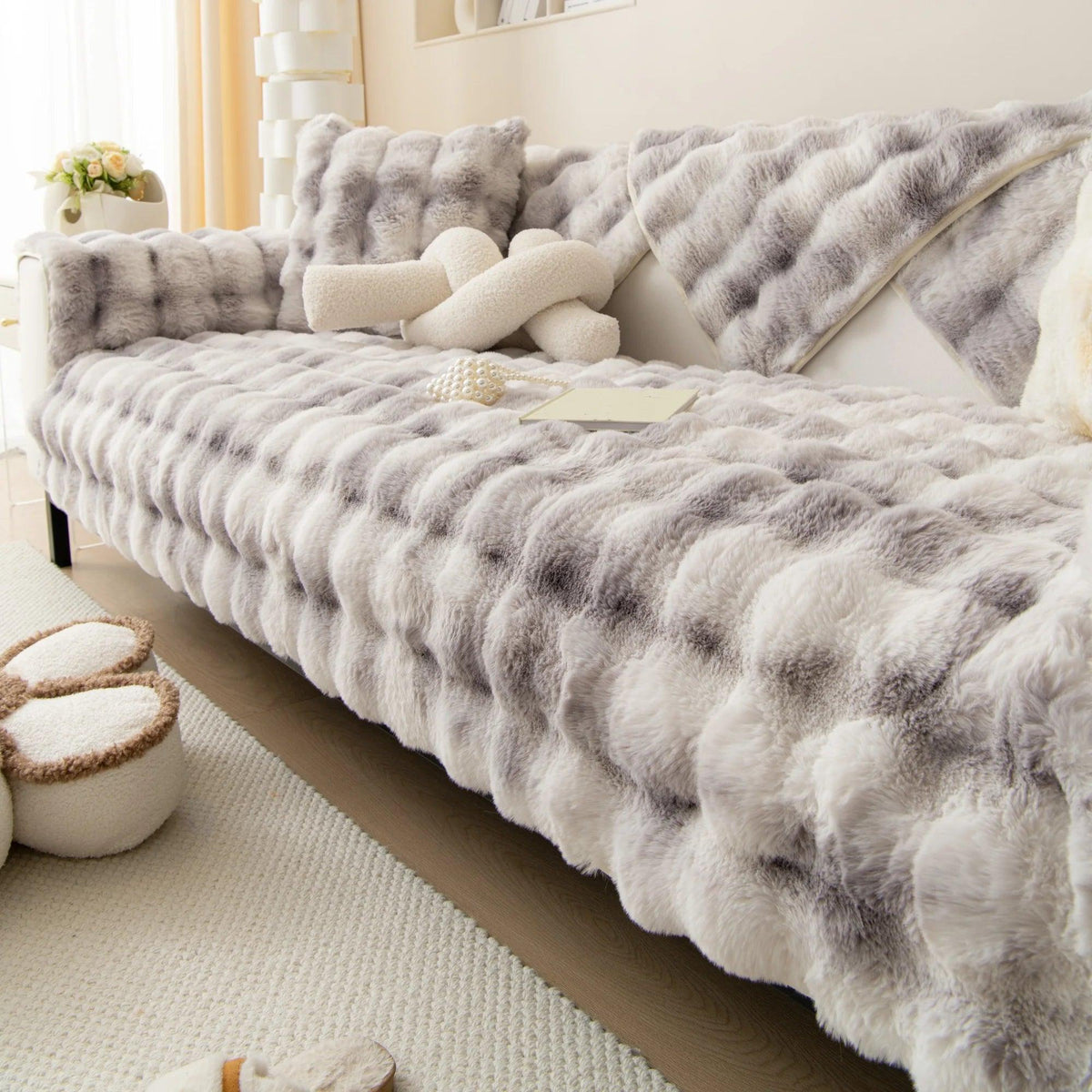 Pele de Coelho LuxeCover:  O Toque de Pelúcia Que Seu Sofá Precisava!