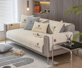 Capa de Sofá Luxuosa em Chenille Bordado, Moderna, Antiderrapante e Versátil.